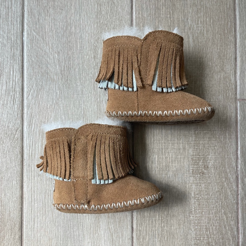 Baby UGGS SIZE 2/3 tan fringe